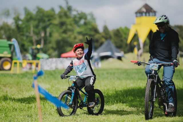 De la diálisis a la competencia: Francisco Mora, el ciclista de Pitrufquén que pedalea junto a su hijo