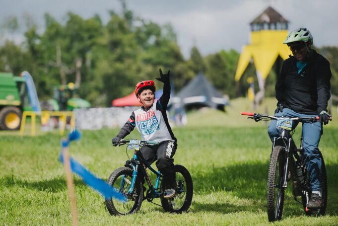 De la diálisis a la competencia: Francisco Mora, el ciclista de Pitrufquén que pedalea junto a su hijo
