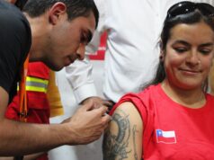 Brigadistas forestales de La Araucanía son vacunados para prevenir infecciones durante la temporada de incendios
