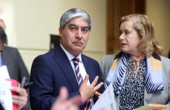 Diputado Leal cuestiona al Gobierno por impulsar “perdonazo” de extranjeros irregulares y oponerse a que alumnos expulsados puedan acceder a la gratuidad