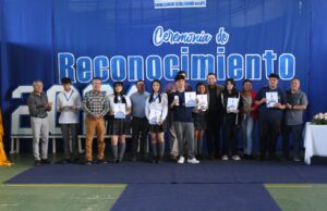 El liceo Bicentenario de Excelencia Monseñor Guillermo Hartl de Pitrufquén celebra a sus estudiantes destacados del año 2024