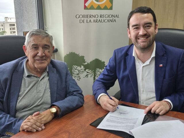Gobernador Luciano Rivas firma mensaje para el mejoramiento del complejo deportivo Mariluán de la comuna de Victoria