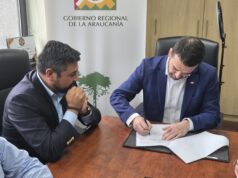 Gobernador Luciano Rivas firma mensaje para la adquisición de nuevos buses para el transporte de estudiantes en la comuna de Loncoche