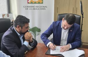 Gobernador Luciano Rivas firma mensaje para la adquisición de nuevos buses para el transporte de estudiantes en la comuna de Loncoche