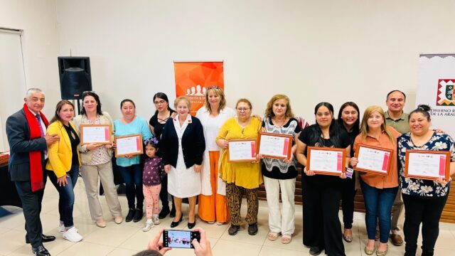 Cerca de cien emprendedores y emprendedoras de Pitrufquén son capacitados en nuevos oficios labores