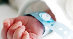 Denuncian posible negligencia médica por muerte de bebé recién nacido en Hospital de Temuco