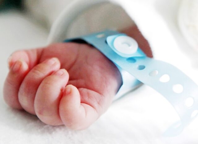 Denuncian posible negligencia médica por muerte de bebé recién nacido en Hospital de Temuco