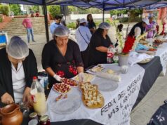 Emprendedores de Freire promocionaron la 5° versión de la Feria del Quesillo en la capital regional: el evento es este fin de semana