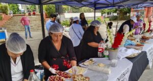 Emprendedores de Freire promocionaron la 5° versión de la Feria del Quesillo en la capital regional: el evento es este fin de semana