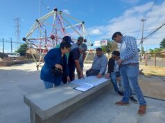 Alcaldesa de Pitrufquén junto a profesionales del SERVIU visitan iniciativas del Programa Quiero Mi Barrio en sector Villa los Ríos