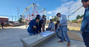 Alcaldesa de Pitrufquén junto a profesionales del SERVIU visitan iniciativas del Programa Quiero Mi Barrio en sector Villa los Ríos