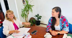 Alcaldesa de Pitrufquén se reúne con la nueva directora regional del INJUV