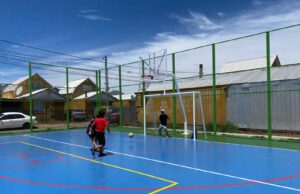 En Pitrufquén, vecinos de la villa de Los Coihues y Copihues celebran cierre de proyecto de mejoramiento de su multicancha