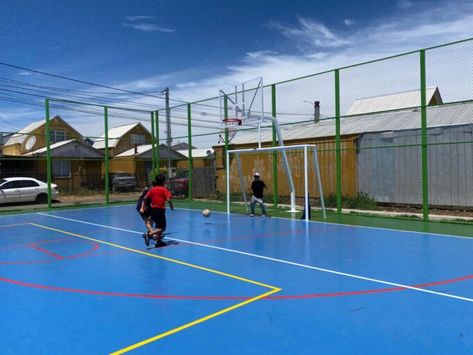 En Pitrufquén, vecinos de la villa de Los Coihues y Copihues celebran cierre de proyecto de mejoramiento de su multicancha