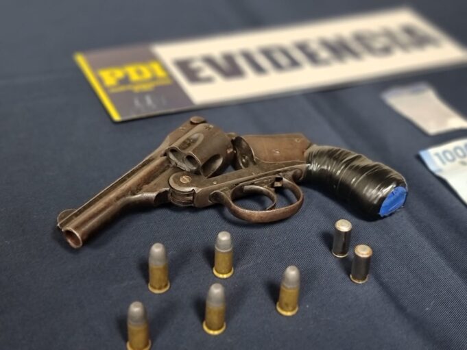 Detienen a sujeto con orden de aprehensión vigente por tenencia de armas prohibidas en Traiguén