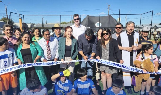 Subsecretaria del deporte Emilia Rios visita Loncoche e inaugura nueva cancha sintética en villa Los Héroes