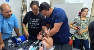 Personal de urgencia del CESFAM Villarrica reciben capacitación en atención de pacientes críticos