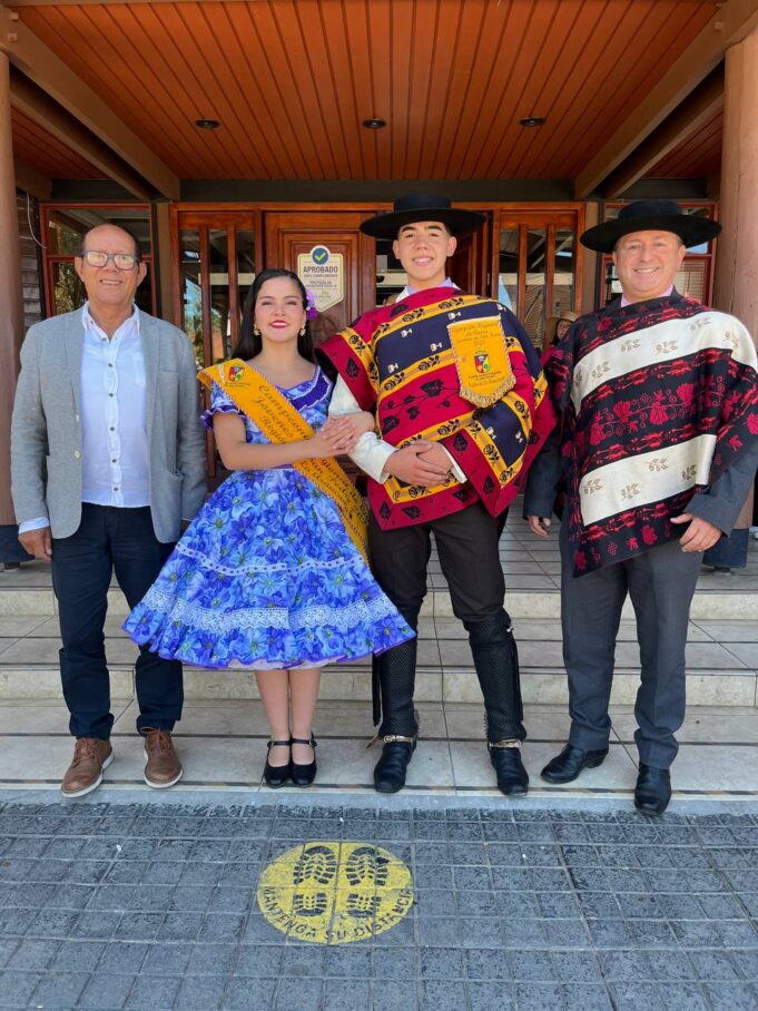 Cuequeros del Club de cueca Los Chamantos al Campeonato Nacional Jóvenes de San Pedro 2025