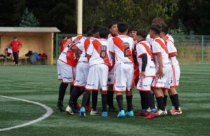 Mundialito 2025: Pitrufquén vive el fútbol joven con el inicio de la competencia en la cancha sintética