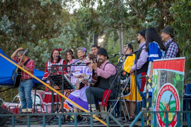 Gorbea celebró con éxito la XIII versión de la Feria Costumbrista de Lastarria y se prepara para la Expo 2025 este fin de semana