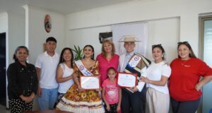 Campeones de Cueca Adulto de Pitrufquén Visitan a Alcaldesa Jacqueline Romero Inzunza