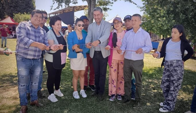 Expo Freire 2025 convocó a un público masivo con gastronomía, emprendimiento y música en vivo en el estadio municipal