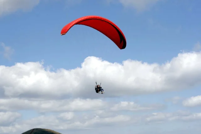 Confirman la muerte de gendarme que cayó al vacío mientras practicaba parapente en Temuco