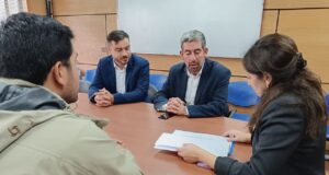 Alcalde de Freire se reunió con UOCT para ingresar estudio destinado a implementar semáforo en importante intersección urbana