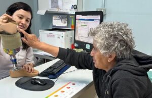 Hospital Dr. Hernán Henríquez Aravena lidera la entrega de prótesis para pacientes amputados en Araucanía Sur