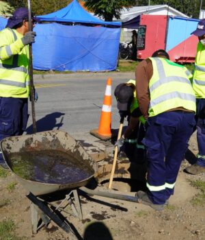 En Pitrufquén advierten a la ciudadanía no botar basuras o líquidos orgánicos a los sumideros de aguas lluvia