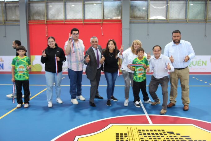 Gimnasio municipal de Pitrufquén muestra nuevo rostro con renovada carpeta