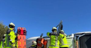 Freire: accidente en la Ruta 5 sur, a la altura del Peaje Quepe, deja dos lesionados y genera congestión vehicular