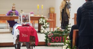 Multitudinaria despedida a Sofía Navarrete Contreras, joven atleta de Pitrufquén que falleció tras contagiarse de virus hanta