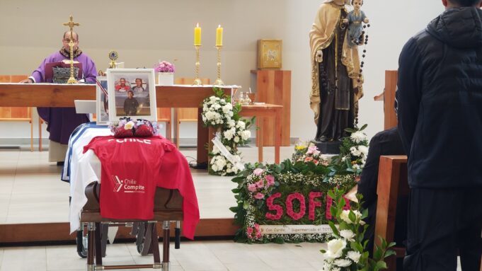 Multitudinaria despedida a Sofía Navarrete Contreras, joven atleta de Pitrufquén que falleció tras contagiarse de virus hanta