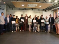 Estudiantes destacados de la Universidad Autónoma reciben beca de Distinción Trayectoria Educativa en Temuco