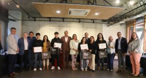 Estudiantes destacados de la Universidad Autónoma reciben beca de Distinción Trayectoria Educativa en Temuco