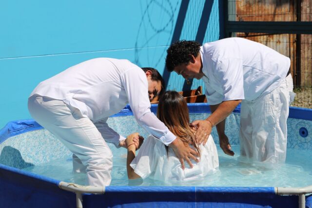 29 internas de unidad penal de Temuco se bautizaron en emotiva ceremonia evangélica