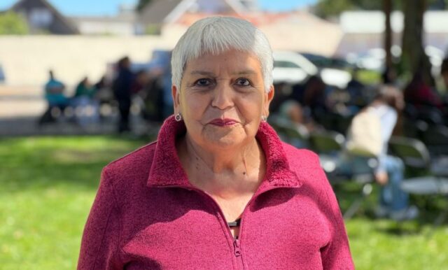 Julia Reyes, conocida dirigente social de Pitrufquén, cumple su sueño de estudiar Servicio Social a los 73 años