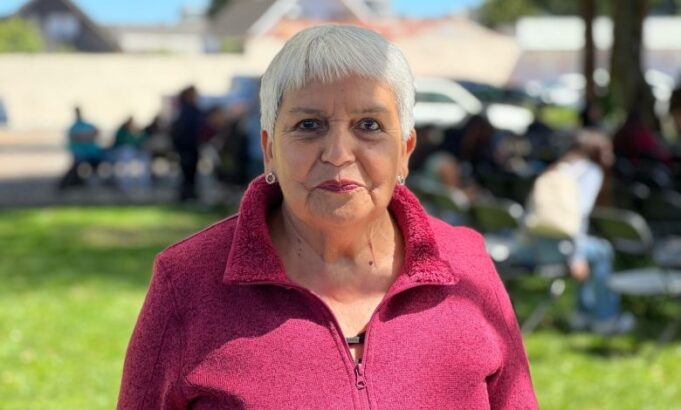 Julia Reyes, conocida dirigente social de Pitrufquén, cumple su sueño de estudiar Servicio Social a los 73 años