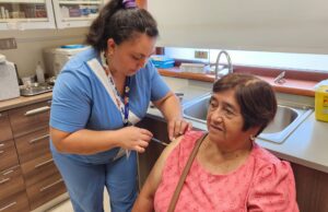 CESFAM de Pitrufquén suministra más de 300 dosis de vacunas contra la influenza en primeros días de campaña de invierno 2025