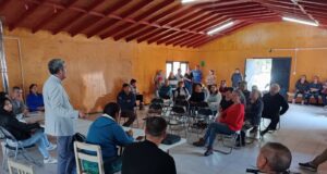 Alcalde José Colihuil se Reune con Vecinos de Radal para Abordar el Desarrollo Local