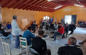 Alcalde José Colihuil se Reune con Vecinos de Radal para Abordar el Desarrollo Local