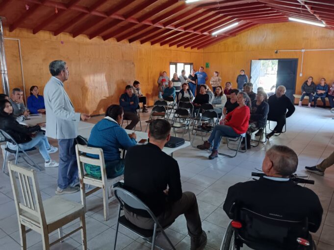 Alcalde de Freire, José Colihuil, se reúne con vecinos de Radal para abordar el desarrollo local