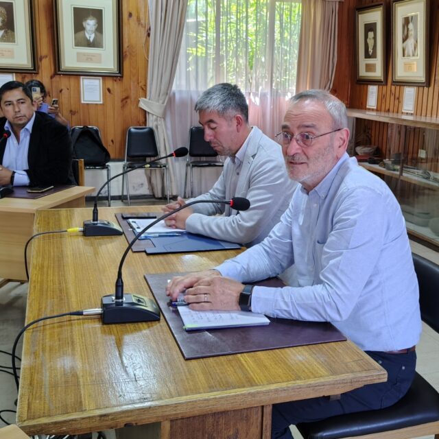 Gobernador regional presentó prioridades territoriales en concejo municipal de Freire