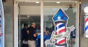 Detectives de la PDI fiscalizan barberías en el centro de Temuco y detectan múltiples infracciones migratorias
