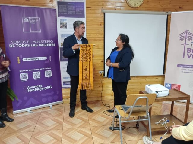 Subsecretaria de la Mujer y Equidad de Género se reunió con vecinas de Freire