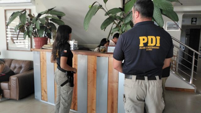 PDI fiscaliza ciudadanos extranjeros en restaurantes y locales comerciales del sector céntrico de Angol