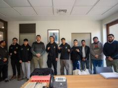 Gorbea apoya el deporte de contacto: alcalde entrega uniformes a jóvenes del taller de kickboxing