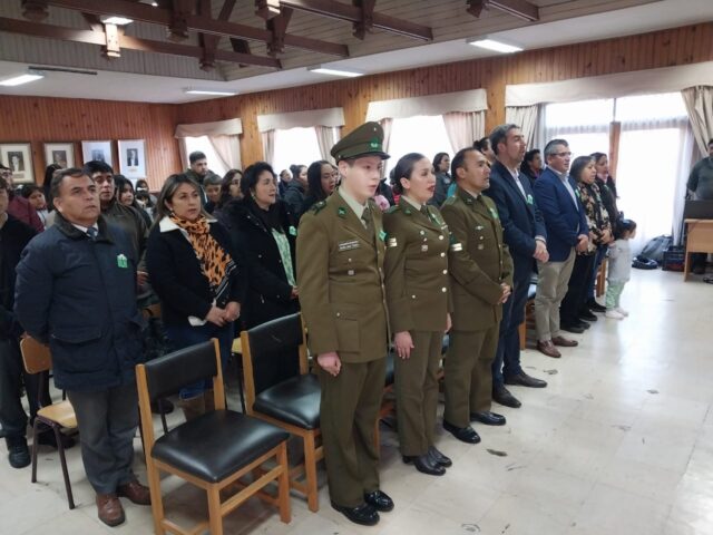 Escuela Juan Seguel homenajeó a carabineros de Freire