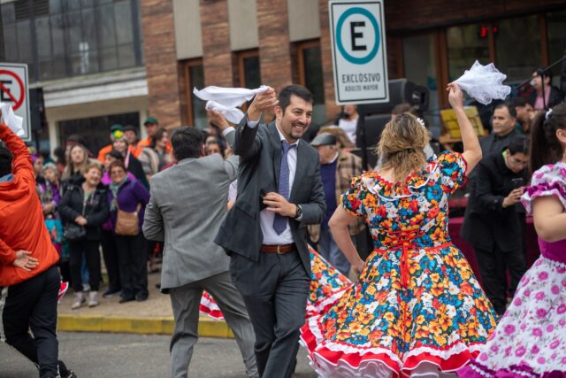 Gorbea celebró sus 121 años con un emotivo acto cívico y desfile en el centro de la comuna